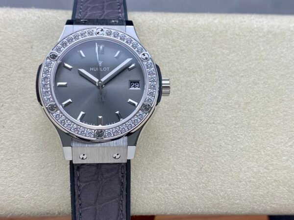 Hublot Classic Fusion 581.NX.7071.LR.1104 33mm Grey Lady Replica Watch - Image 3