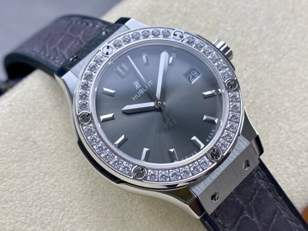 Hublot Classic Fusion 581.NX.7071.LR.1104 33mm Grey Lady Replica Watch - Image 4